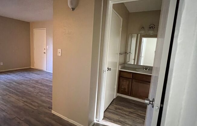 2 beds, 1 bath, 1,005 sqft, $1,550, Unit 205