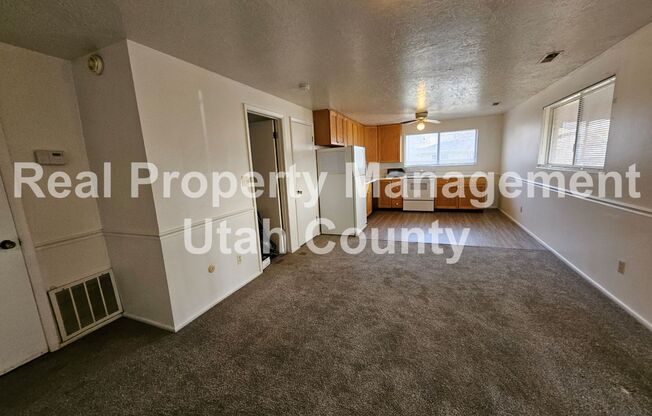 2 beds, 1 bath, 846 sqft, $1,100, Unit #8