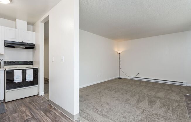 1 bed, 1 bath, 700 sqft, $1,150, Unit 35