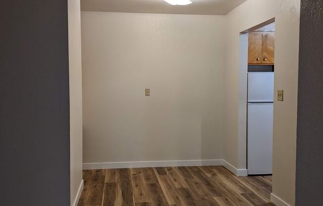 2 beds, 1 bath, $1,295, Unit 09