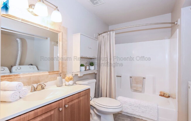 2 beds, 1 bath, 775 sqft, $999, Unit 112