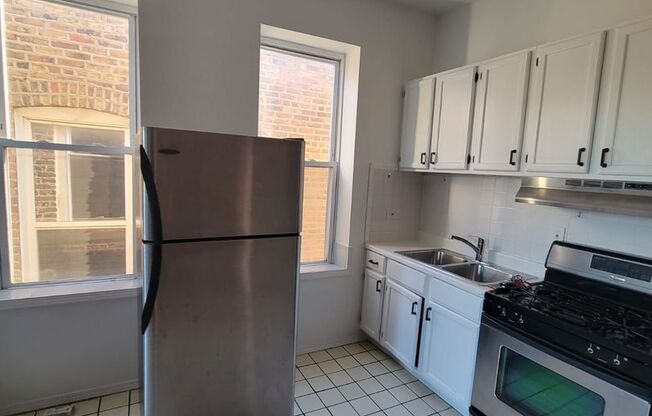 2 beds, 1 bath, $1,400, Unit 3F