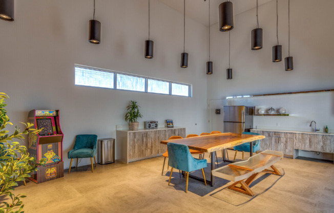 Studio, 1 bath, 480 sqft, $1,399, Unit 417