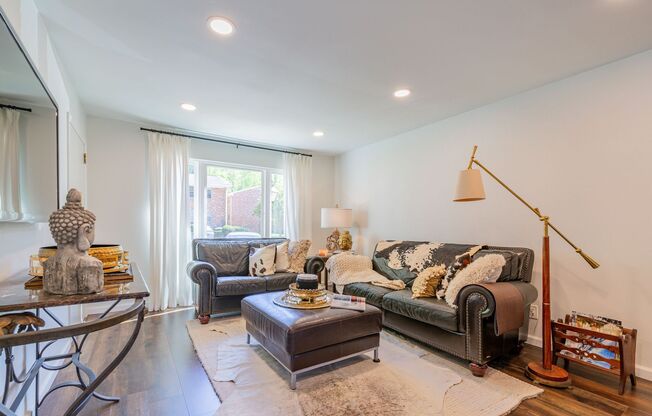 Fully Furnished 2 Bed/1 Bath Condo in Highly Desired Emory Chase!
