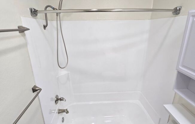 Studio, 1 bath, 590 sqft, $1,952, Unit 134