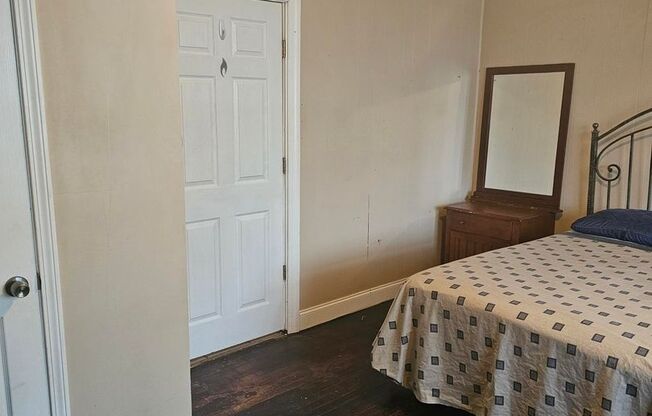 PRIVATE ROOMS