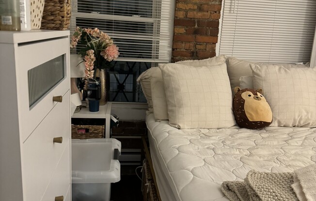 2 beds, 1 bath, $3,530, Unit 10