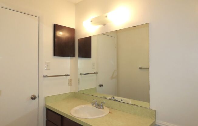 2 beds, 1.5 baths, $1,100, Unit APARTMENT # 3