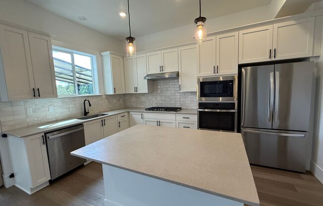 17820 SW Maiden Court ~ MOVE-IN SPECIAL $500 Off 1st Month's Rent!! Amazing Tri-Level Home