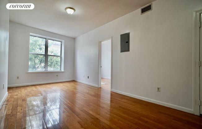 7402 5 AVE