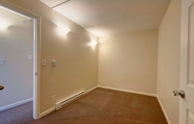 4 beds, 2 baths, 1,300 sqft, $5,200, Unit 203