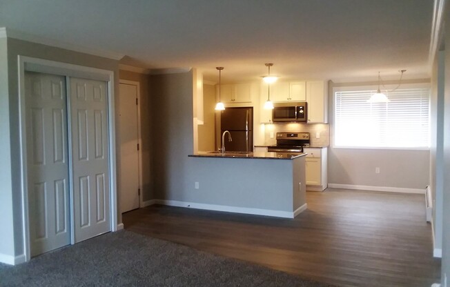 2 beds, 1 bath, 900 sqft, $1,561, Unit A11