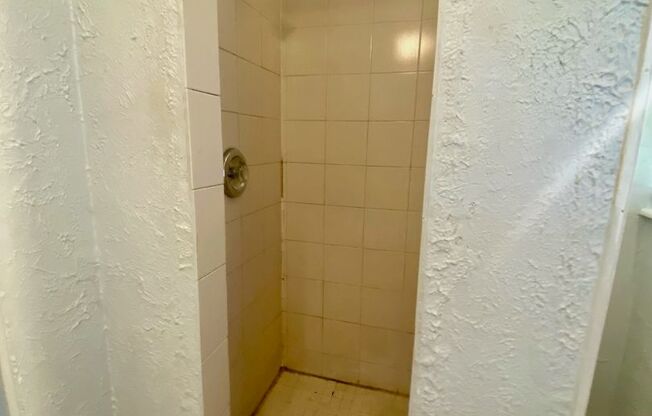 Studio, 1 bath, $1,100, Unit 1225 17th St W