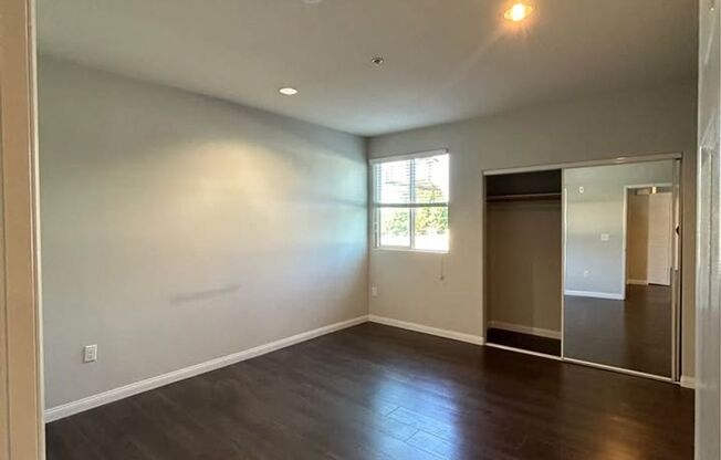 3 beds, 2 baths, 1,296 sqft, $3,500, Unit 408