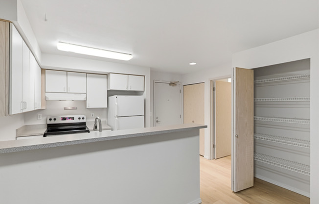 2 beds, 1 bath, 850 sqft, $2,350, Unit 104