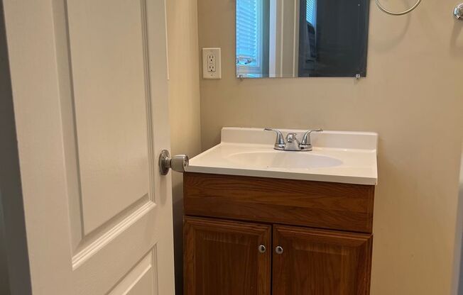 1 bed, 1 bath, $780, Unit 818