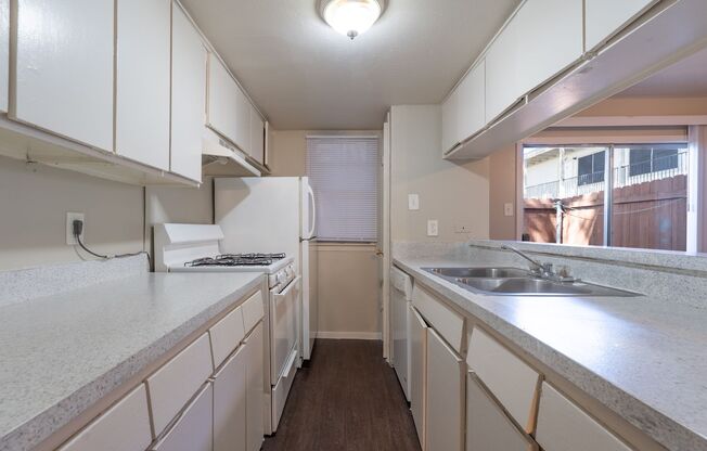 3 beds, 2 baths, 1,240 sqft, $1,500, Unit 1011 A
