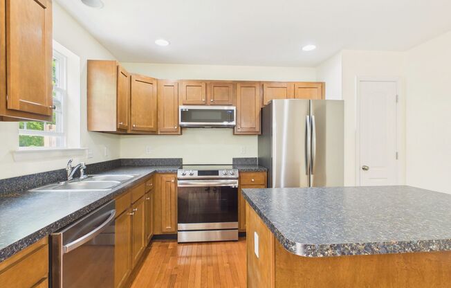 Spacious Townhouse on Mapleton Blvd.