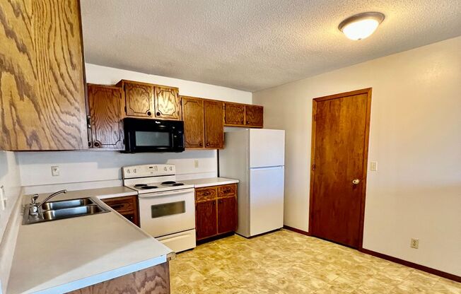 2 beds, 1 bath, $900