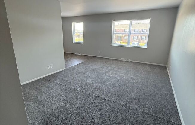 2 beds, 1 bath, 908 sqft, $835, Unit 5011 Fairmont