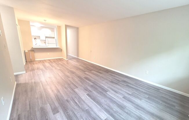2 beds, 1 bath, $1,400, Unit 316
