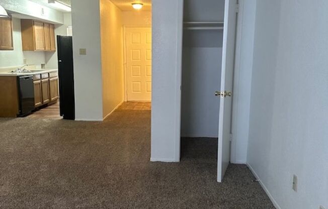 2 beds, 1.5 baths, 1,048 sqft, $880, Unit 0603