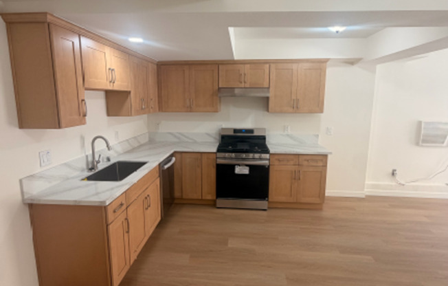 7305-7311 HAZELTINE AVE