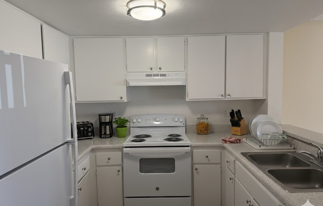 2 beds, 2 baths, 920 sqft, $2,320, Unit 194