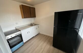 Studio, 1 bath, 325 sqft, $900, Unit 112