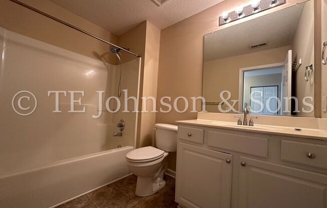 3 beds, 2.5 baths, $1,745, Unit UNIT 11