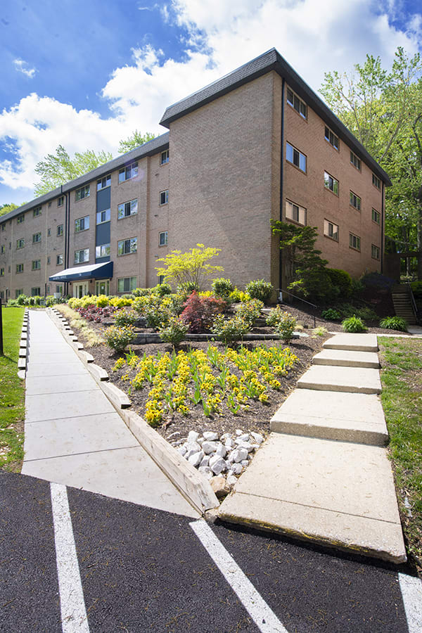 Exterior Leasing Office