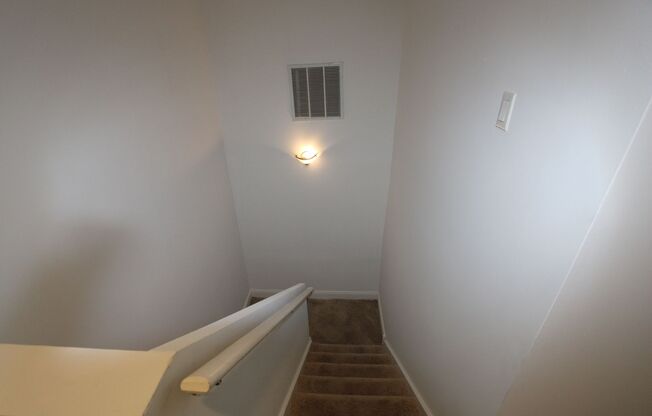 2 beds, 2 baths, 995 sqft, $1,800, Unit 201