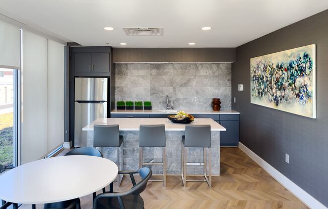 1 bed, 1 bath, $2,800, Unit 214