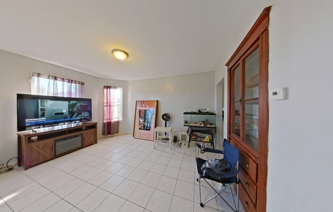 3 beds, 1 bath, 1,200 sqft, $2,600, Unit 3
