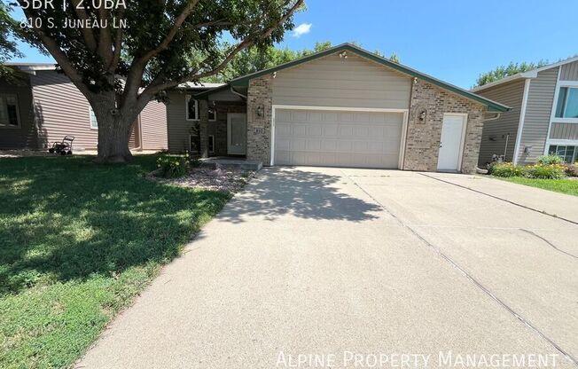 810 S JUNEAU LN