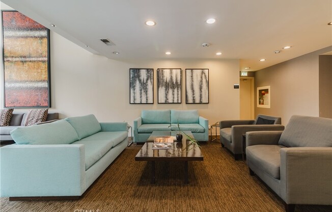 1 bed, 2 baths, 912 sqft, $3,600, Unit 1008