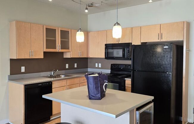 2 beds, 1 bath, 822 sqft, $1,880, Unit 414