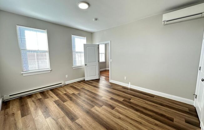 2 beds, 1 bath, $1,550, Unit 5 Hampshire St., Unit 3