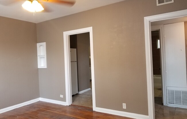 2 beds, 1 bath, 700 sqft, $925