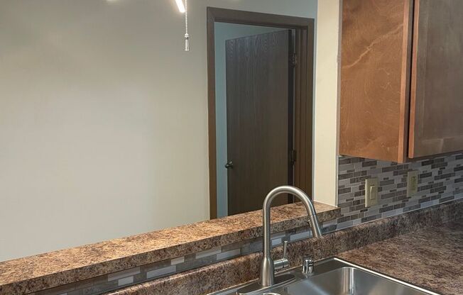 3 beds, 1 bath, 1,040 sqft, $1,695, Unit 3172-204