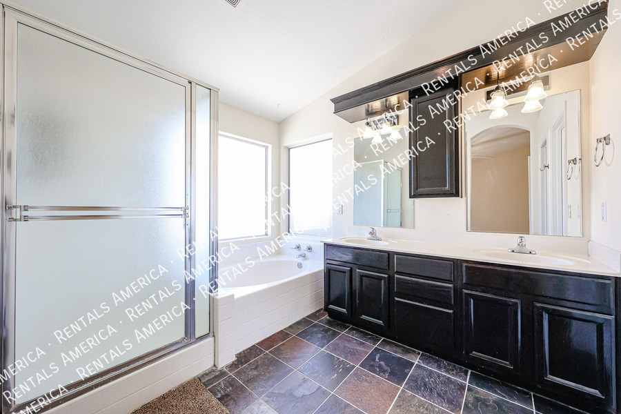 1372 W THOMPSON WAY