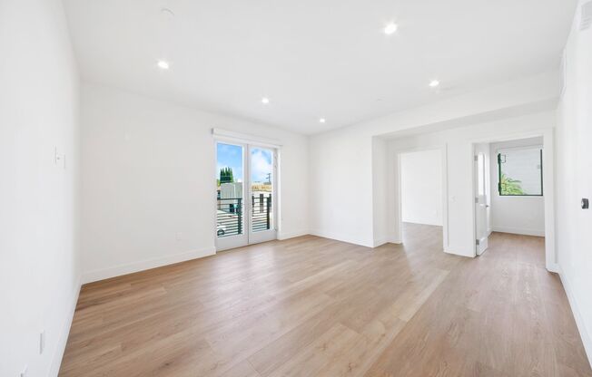 3 beds, 2 baths, 1,015 sqft, $5,400, Unit 202