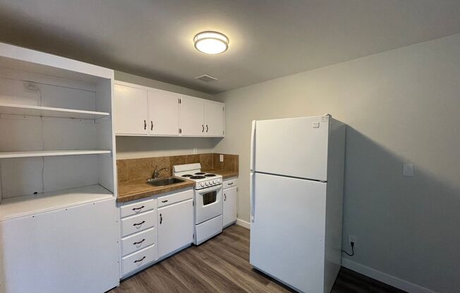 515 16th Ave W, Kirkland WA 98033 -