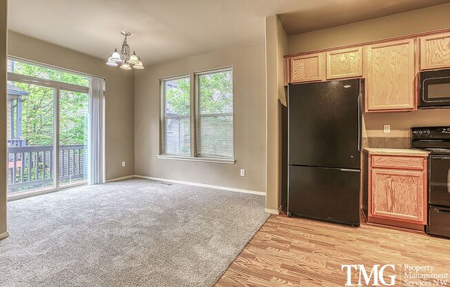 Wonderful 2 Bedroom, 2.5 Bathroom Townhome in Hillsboro!