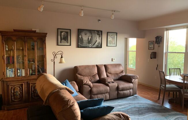 2 beds, 2 baths, 926 sqft, $1,575, Unit 306