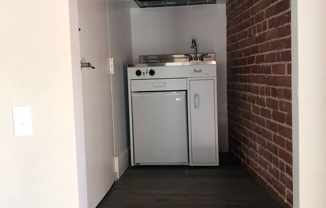 Studio, 1 bath, 275 sqft, $1,295, Unit 408A