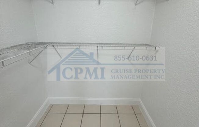 2 beds, 1 bath, 827 sqft, $1,825, Unit 6900- 5th