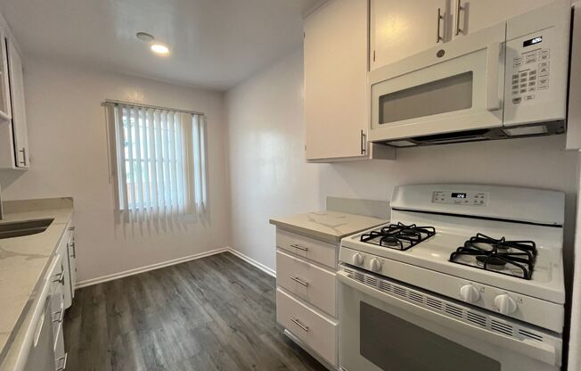 Studio, 1 bath, 625 sqft, $1,498, Unit 06
