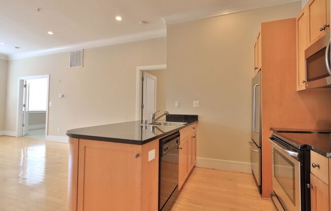 2 beds, 2 baths, 900 sqft, $3,900, Unit 109
