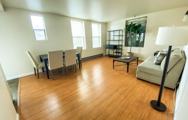 2 beds, 1 bath, 700 sqft, $2,295, Unit 414